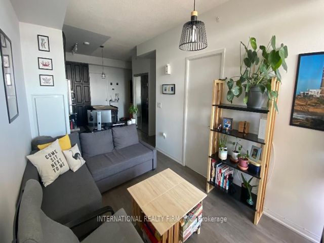 601 - 3091 Dufferin St