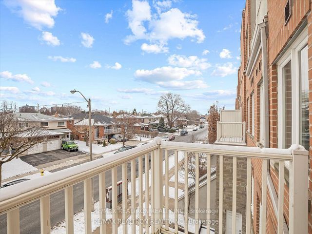 206 - 25 Richgrove Dr
