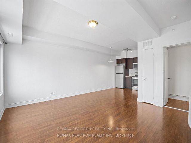 206 - 25 Richgrove Dr