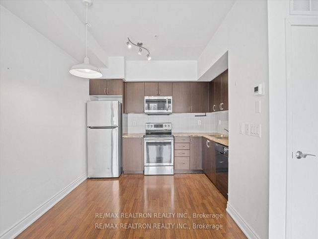 206 - 25 Richgrove Dr