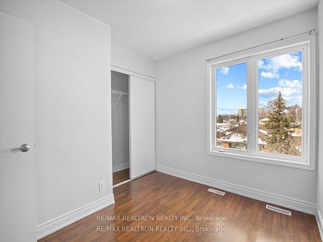 206 - 25 Richgrove Dr