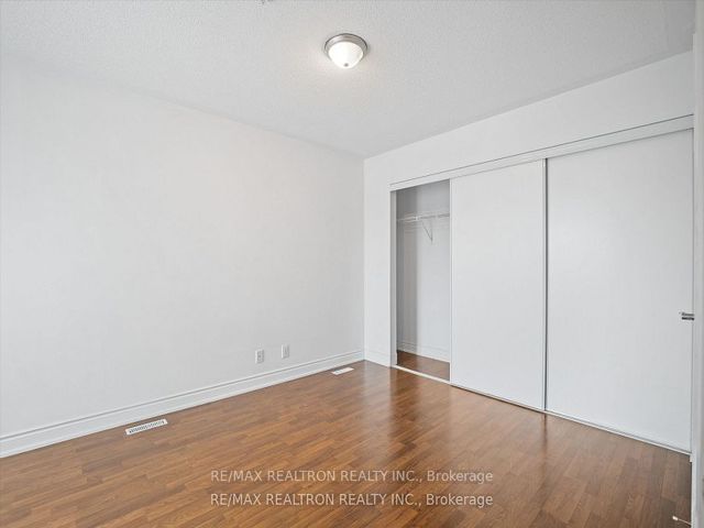 206 - 25 Richgrove Dr