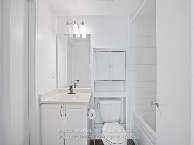 206 - 25 Richgrove Dr