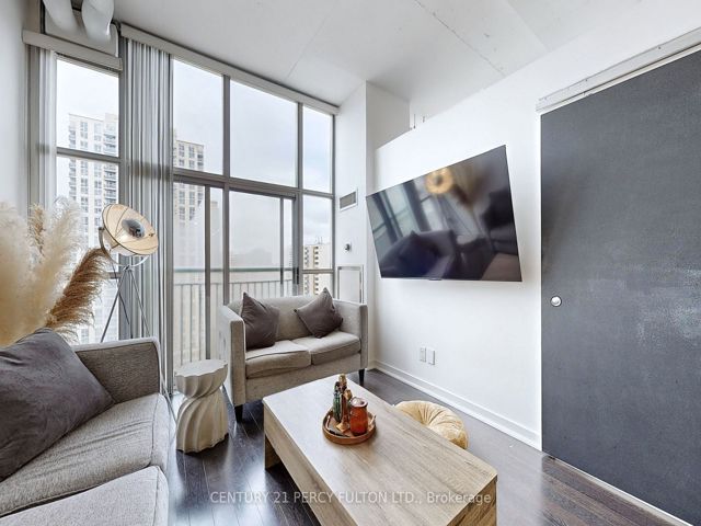 1215 - 2 Fieldway Rd