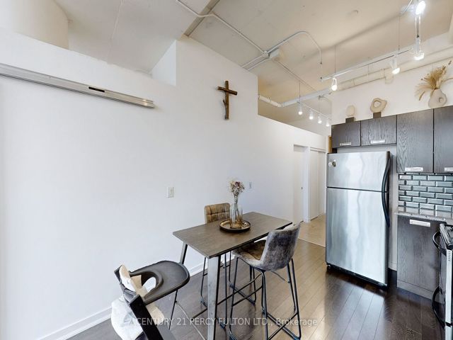 1215 - 2 Fieldway Rd