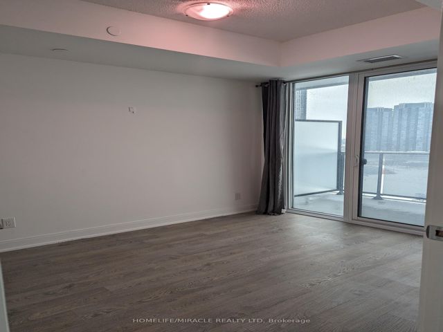 1001 - 70 Annie Craig Dr