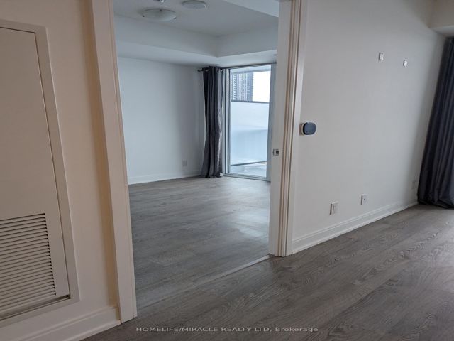 1001 - 70 Annie Craig Dr
