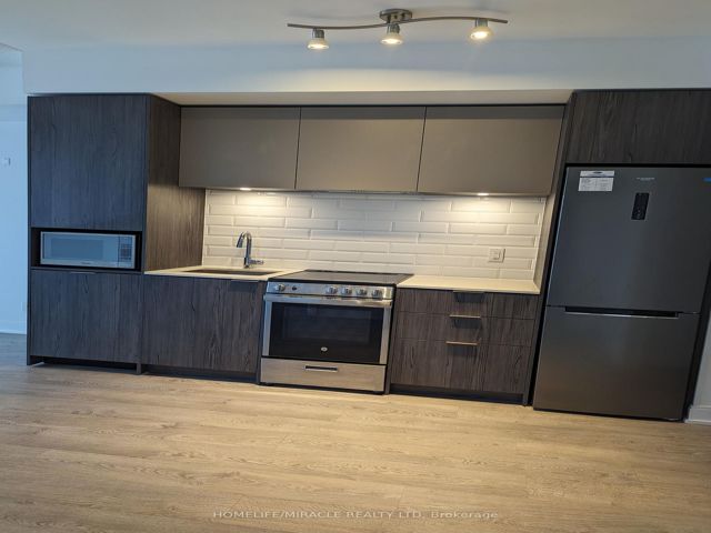 1001 - 70 Annie Craig Dr