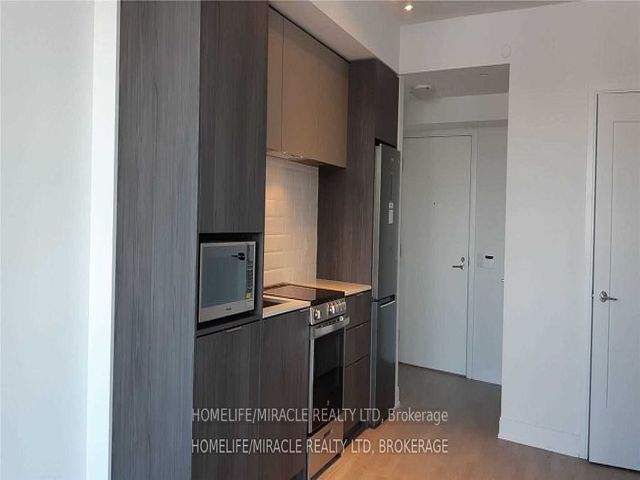 1001 - 70 Annie Craig Dr