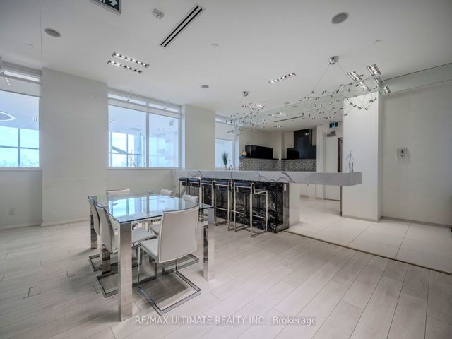 807 - 110 Marine Parade Dr