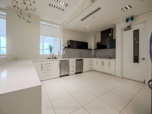 807 - 110 Marine Parade Dr