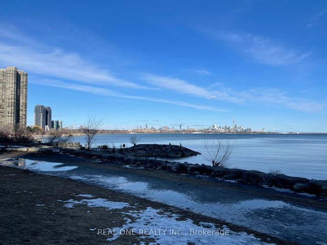 1711 - 38 Annie Craig Dr