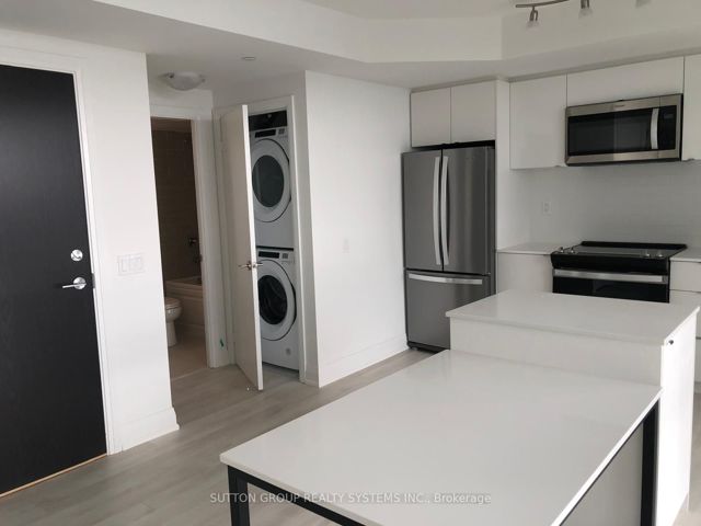 1910 - 1461 Lawrence Ave W