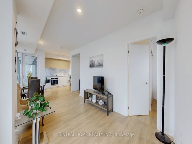 626 - 1100 Sheppard Ave W
