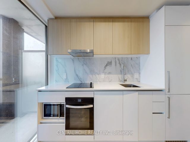 626 - 1100 Sheppard Ave W