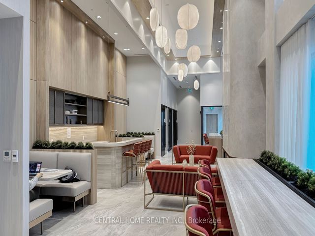 626 - 1100 Sheppard Ave W