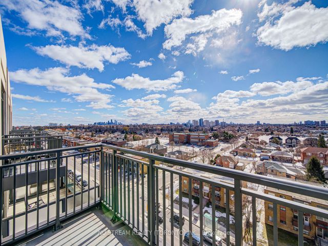 812 - 800 Lawrence Ave W
