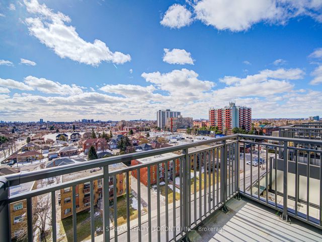 812 - 800 Lawrence Ave W