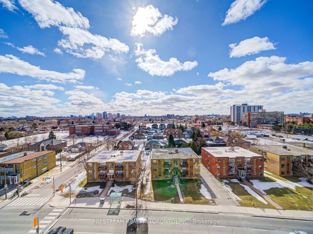 812 - 800 Lawrence Ave W