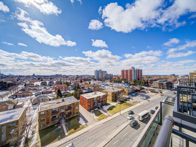 812 - 800 Lawrence Ave W