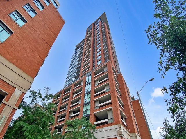 812 - 800 Lawrence Ave W