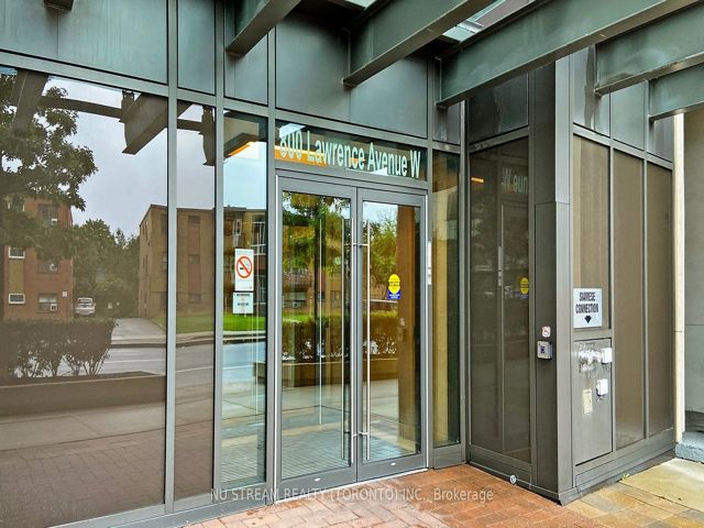 812 - 800 Lawrence Ave W