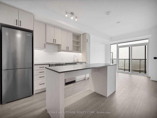 914 - 50 George Butchart Dr