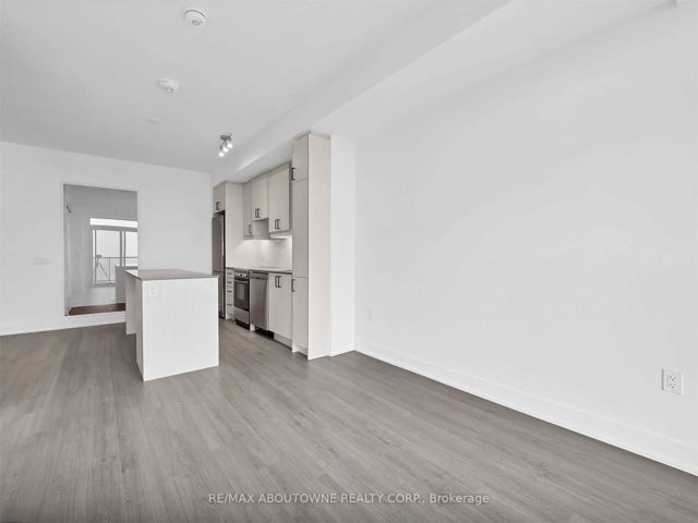 914 - 50 George Butchart Dr