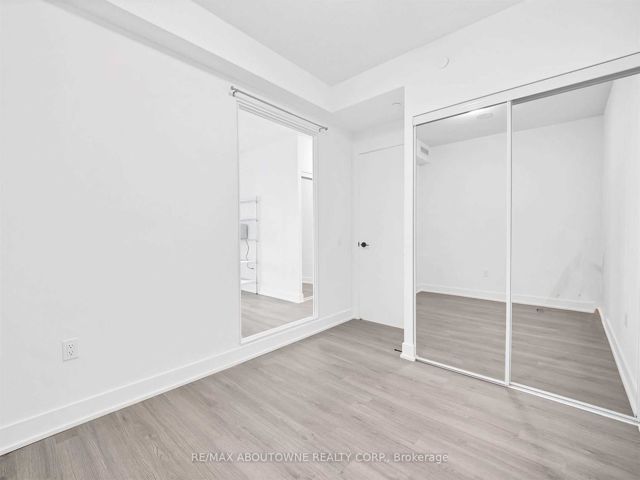 914 - 50 George Butchart Dr