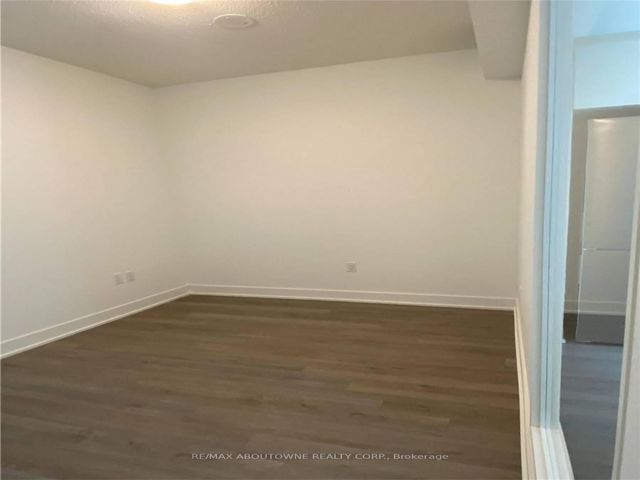 914 - 50 George Butchart Dr