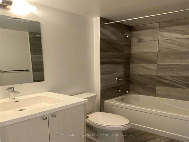 914 - 50 George Butchart Dr