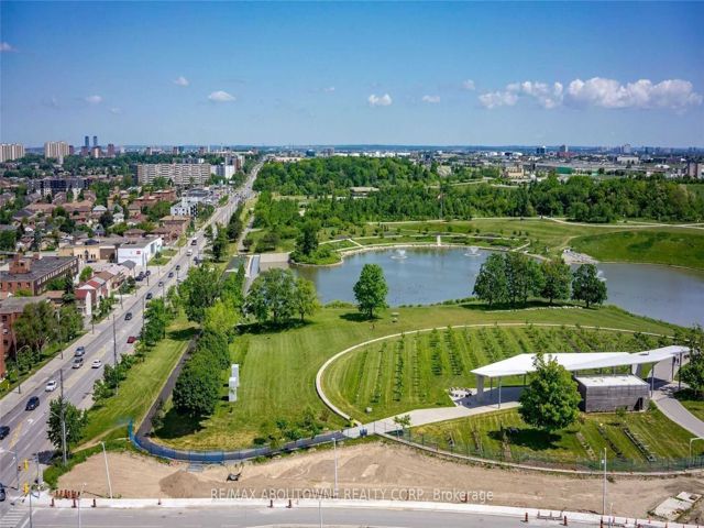 914 - 50 George Butchart Dr