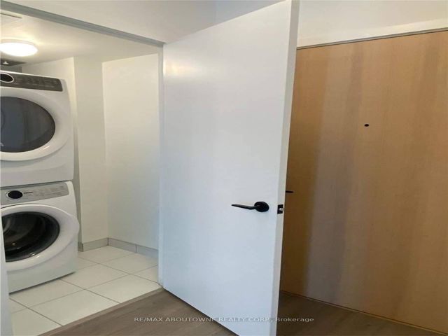 914 - 50 George Butchart Dr