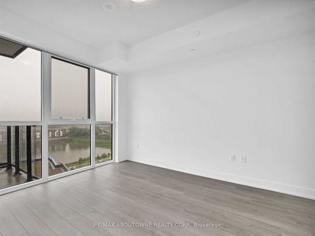 914 - 50 George Butchart Dr