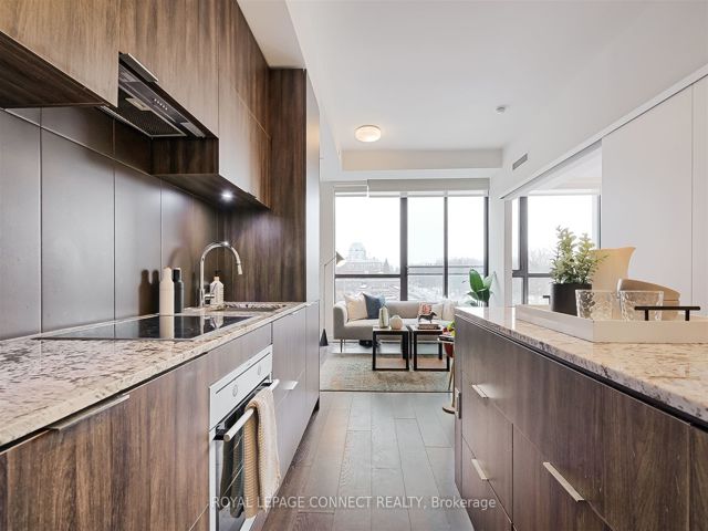 612 - 1990 Bloor St W
