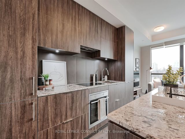 612 - 1990 Bloor St W
