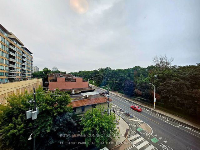 612 - 1990 Bloor St W
