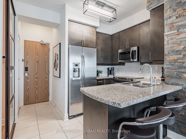 1205 - 1910 Lakeshore Blvd W