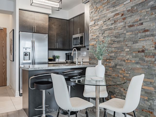 1205 - 1910 Lakeshore Blvd W