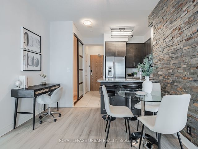1205 - 1910 Lakeshore Blvd W