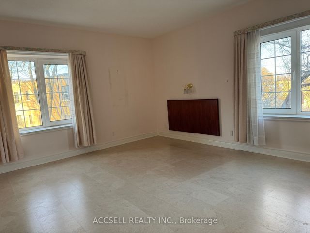 304 - 30 Anglesey Blvd
