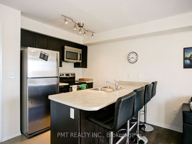 7 - 129 Issac Devins Blvd