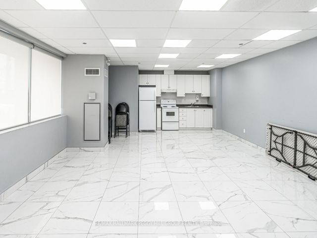 319 - 1415 Lawrence Ave W
