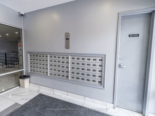 319 - 1415 Lawrence Ave W