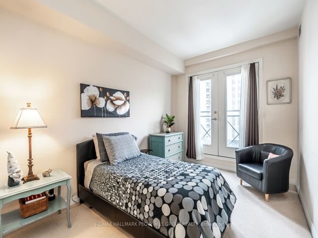 319 - 1415 Lawrence Ave W