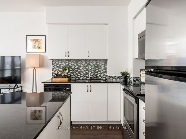 1605 - 2230 Lake Shore Blvd W