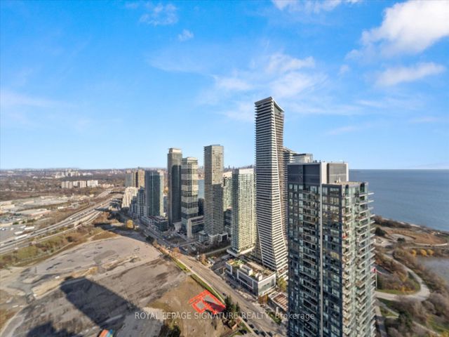 PH05 - 2220 Lake Shore Blvd W