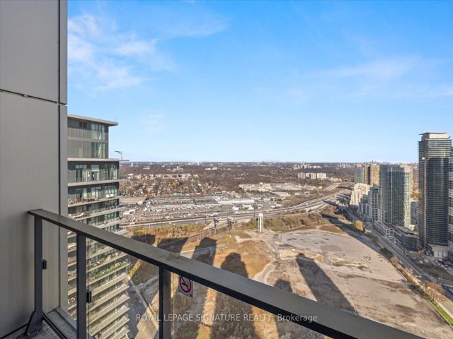 PH05 - 2220 Lake Shore Blvd W