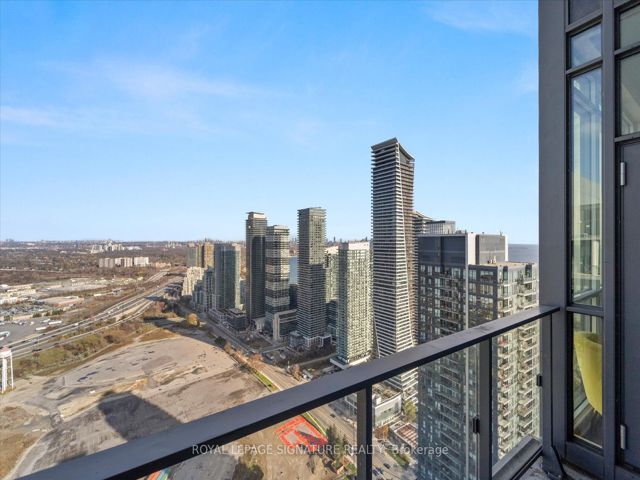 PH05 - 2220 Lake Shore Blvd W
