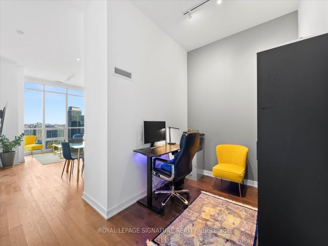 PH05 - 2220 Lake Shore Blvd W